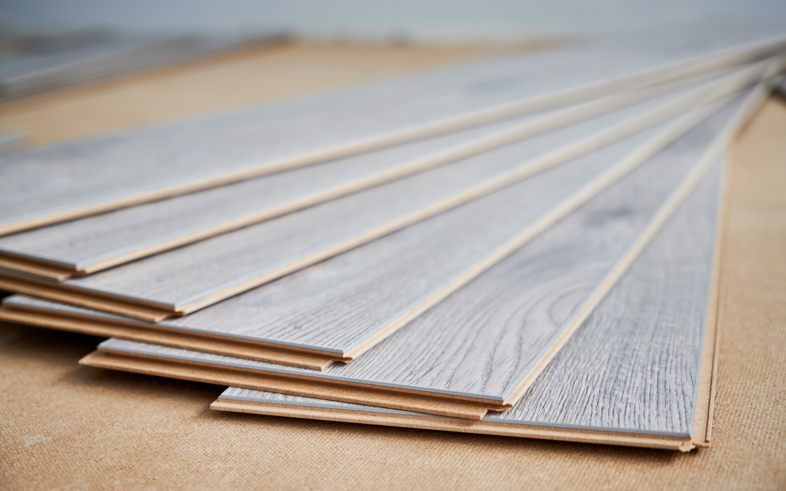 Pros and cons of laminate flooring for homes