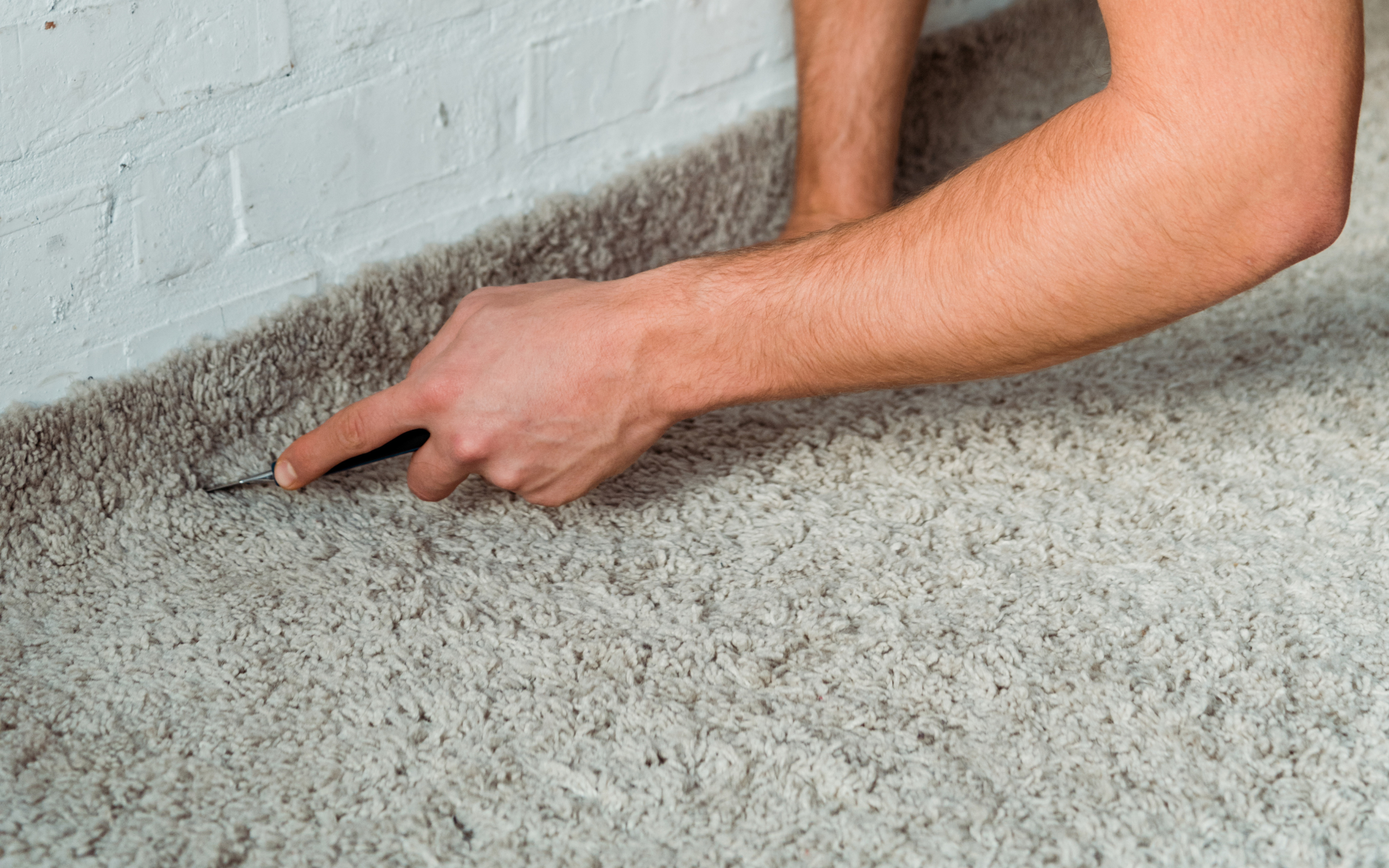 What are the key steps in carpet installation?